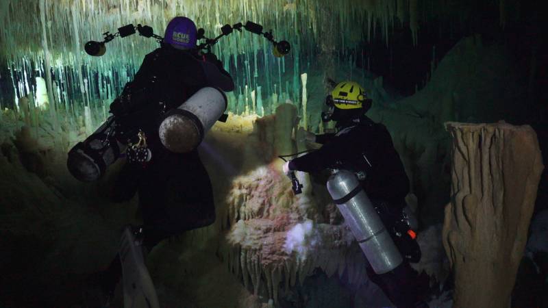  &copy; Jonathan Bird’s Blue World TV