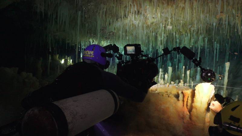  &copy; Jonathan Bird’s Blue World TV