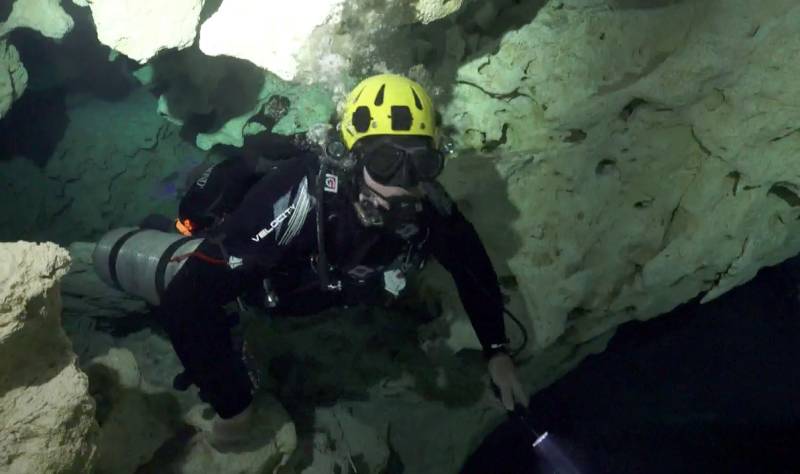  &copy; Jonathan Bird’s Blue World TV